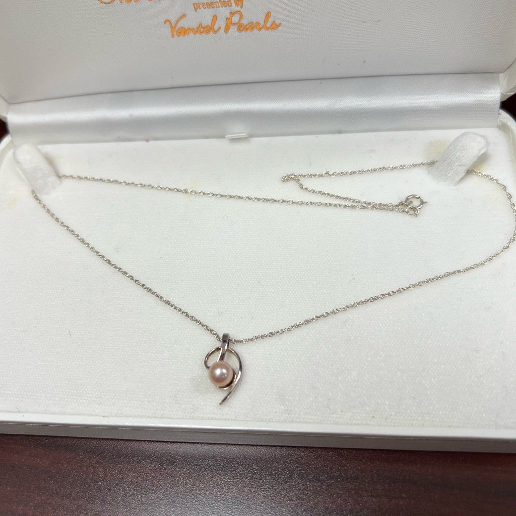 Vantel Pearls Silver Necklace With Soft Pink Pearl 18$